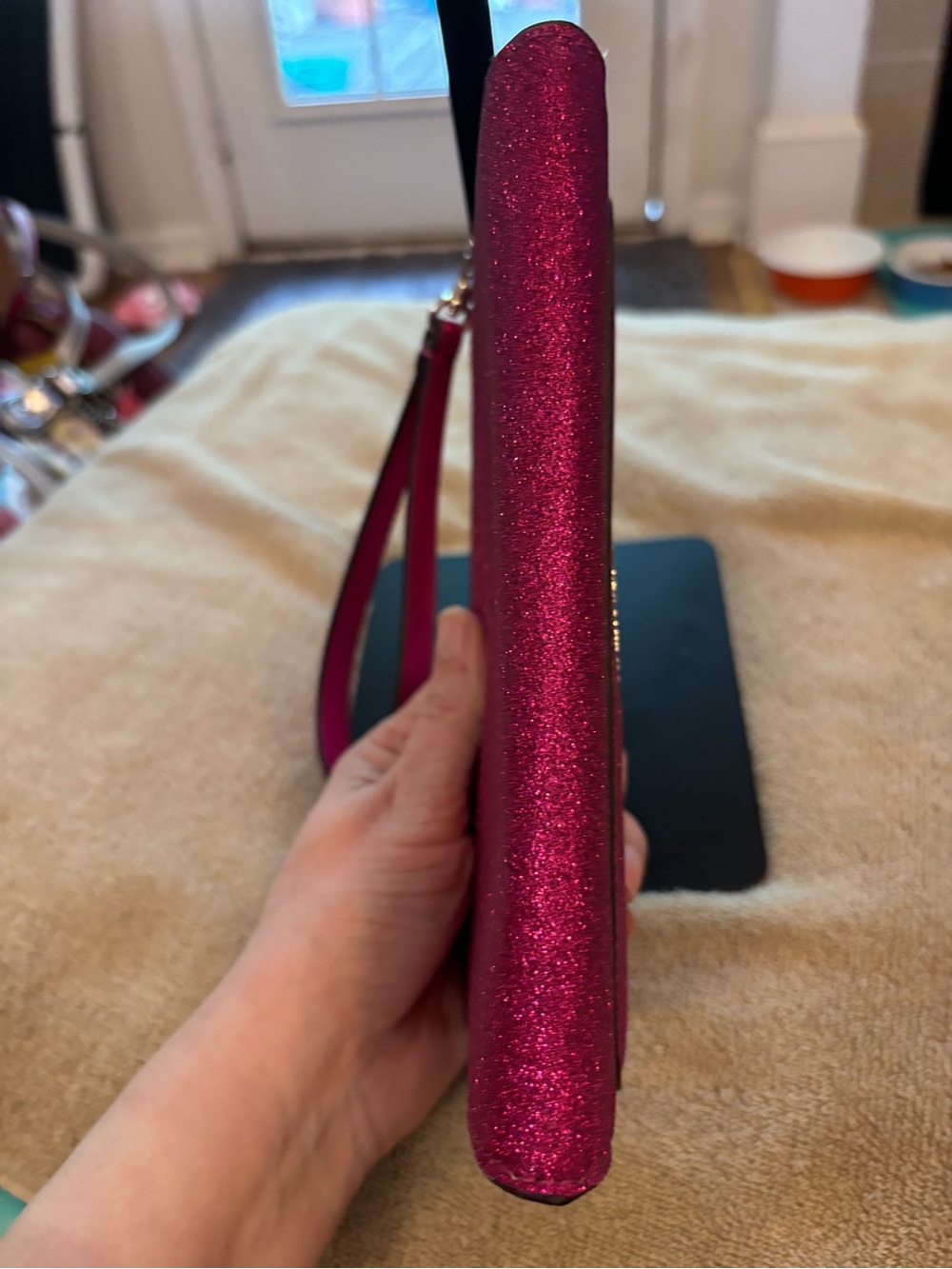 kate spade glitter wristlet clutch in fuchsia pink - Picture 3 of 4